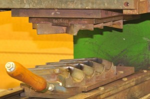 Presse de fabricant de joint étanchéité caoutchouc sur mesure et profilé